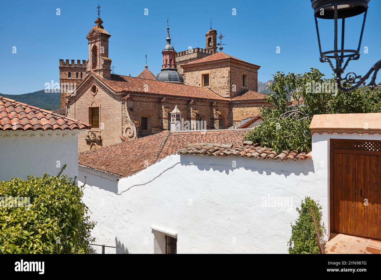 Monastero di Guadalupe e pittoreschi edifici antichi. Caceres, Estremadura. Spagna Foto Stock