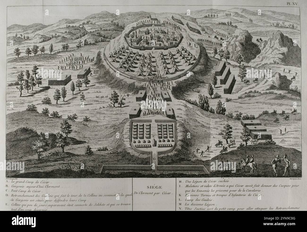 Guerre galliche (58 a.C.-50 a.C.). Battaglia di Gergovia. Scontro militare che ebbe luogo nel 52 a.C. in Gallia, a Gergovia, il principale oppidum (città fortificata) degli Arverni. La battaglia fu combattuta tra un esercito repubblicano romano, guidato dal proconsole Gaio Giulio Cesare, e le forze galliche guidate da Vercingetorix. I Romani tentarono di assediare Gergovia, ma la mancanza di comunicazione rovinò il piano romano. La cavalleria gallica contrattaccò i confusi Romani e li mise in fuga, vincendo la battaglia. Incisione. "Commentaires de Cesar, avec des notes historiques, critiques et militaires" del conte Turpin de Foto Stock