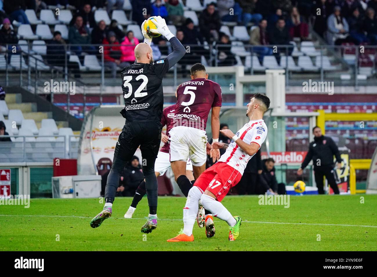 Vanja Milinkovic-Savic (Torino FC) durante la partita di calcio di serie A tra Torino FC e AC Monza il 24 novembre 2024 allo Stadio Olimpico grande Torino di Torino - Photo Morgese-Rossini / DPPI Foto Stock