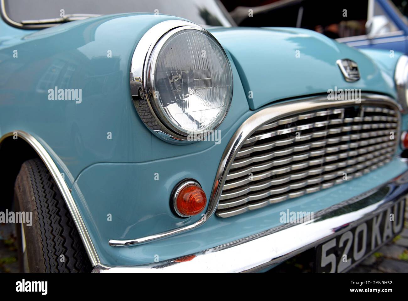 Parafango anteriore e faro della classica mini auto Austin Foto Stock