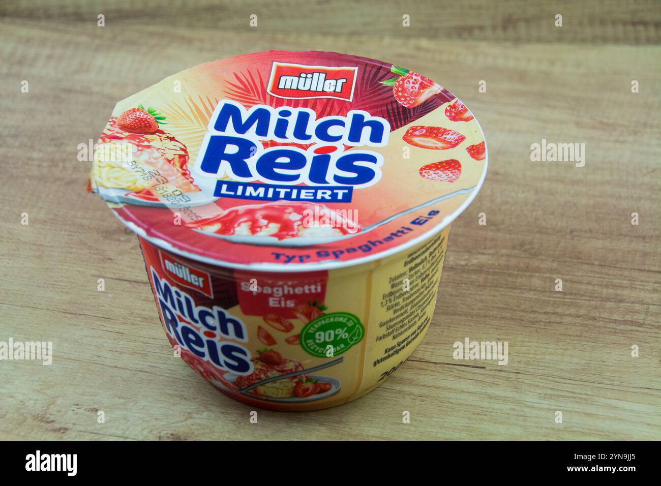 1 Becher Müller Milchreis Spaghetti Klassik Original Foto Stock