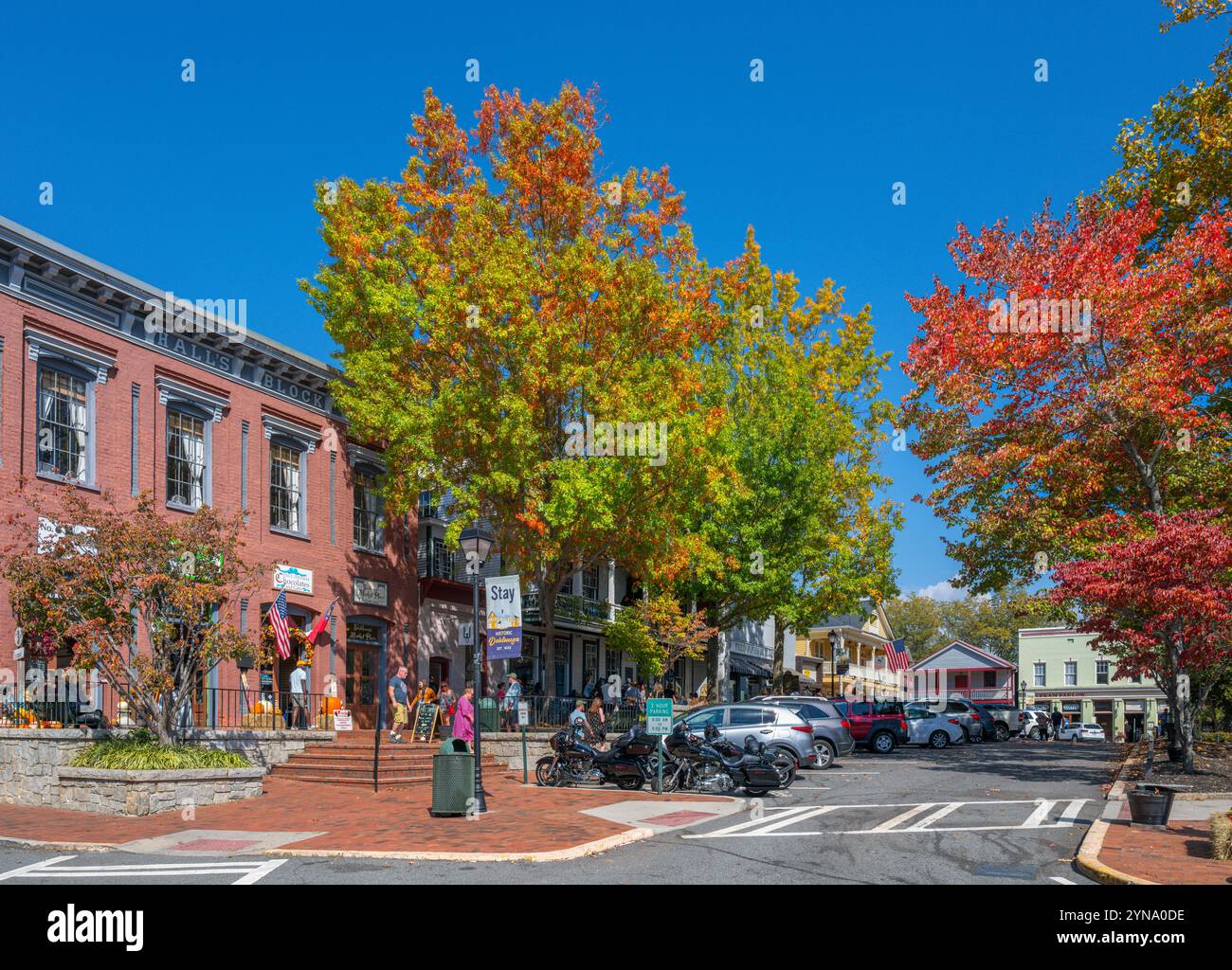 Negozi e ristoranti in Public Square, Dahlonega, Georgia, Stati Uniti Foto Stock