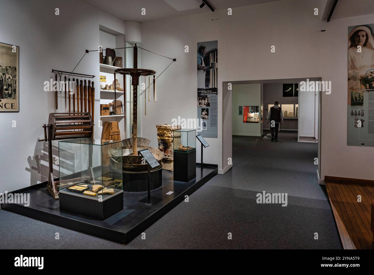 Francia, Calvados, Caen, Museo della Normandia al Castello di Caen, fabbrica di candele Foto Stock