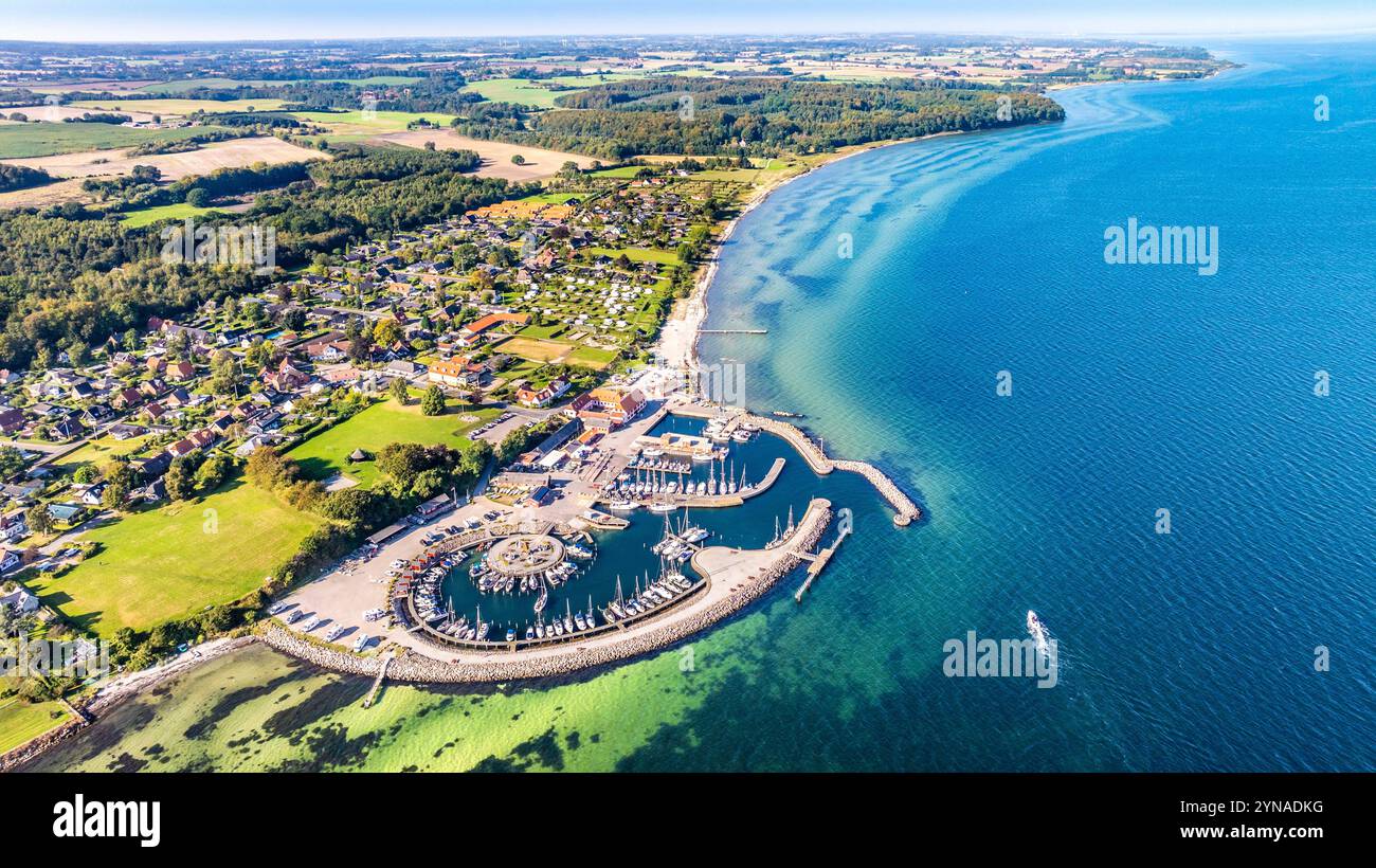Danimarca, Fiona, Geoparco UNESCO dell'arcipelago di Fiona meridionale, costa di Lundeborg, sentiero dell'arcipelago sul palco tra Svendborg e Lundeborg (vista aerea) Foto Stock