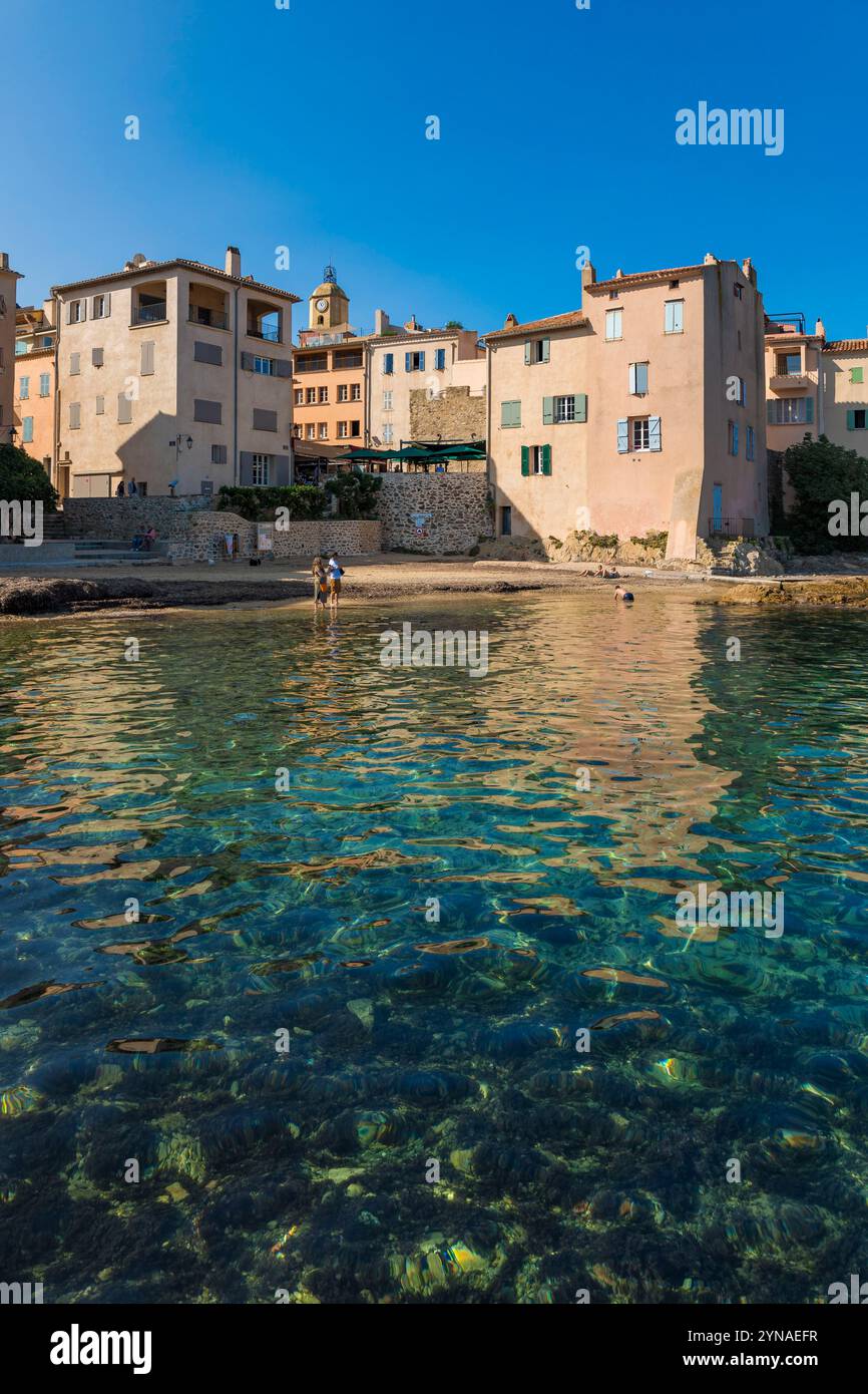 Francia, Var, Saint Tropez, spiaggia la Ponche, vecchio porto di pescatori Foto Stock