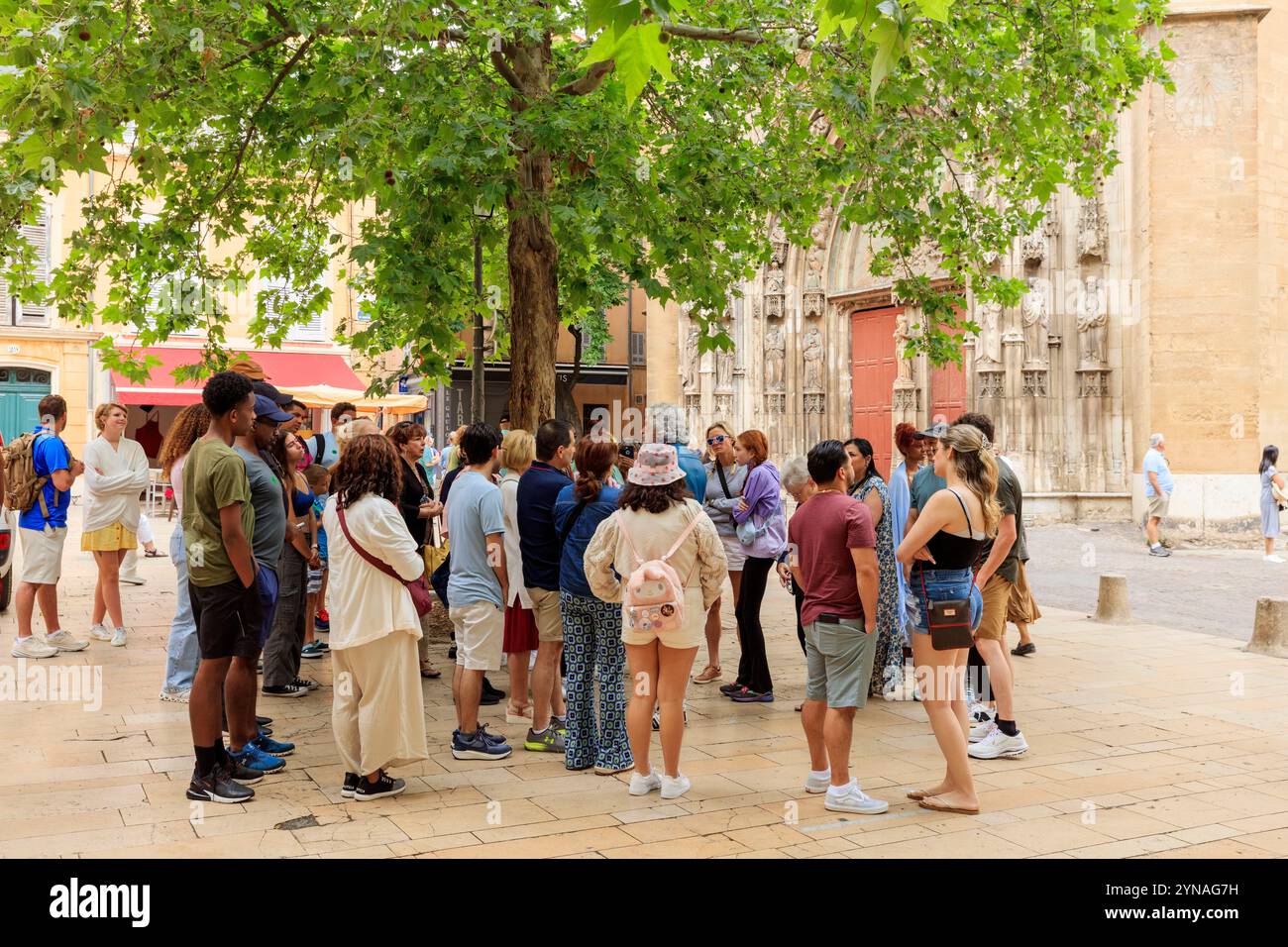 Francia, Bouches du Rhone (13), Aix en Provence, Tourist rue Gaston de Saporta, croisieristes en visite dans le centre ville Foto Stock