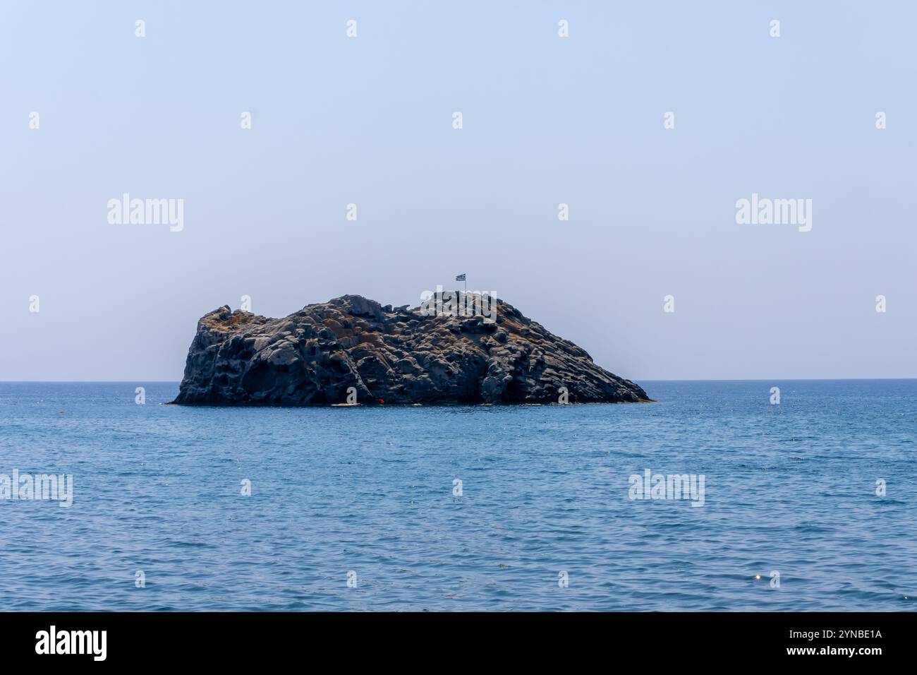 rocky isle at Skala Eresou Beach, Lesvos Island, Greece Lesbos or Lesvos è un'isola greca situata nel nord-est del Mar Egeo Foto Stock