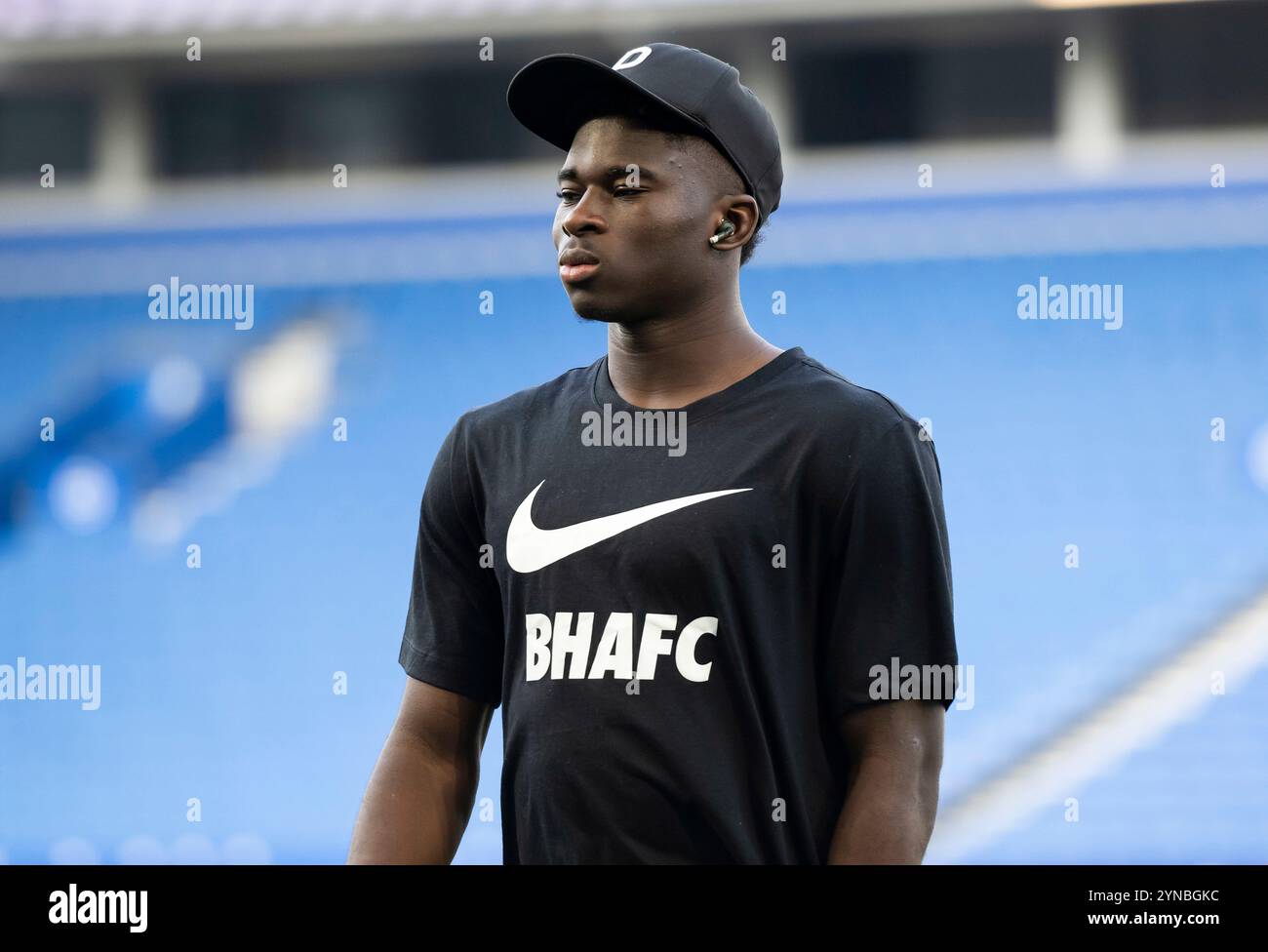 Brighton e Hove Albion contro Wolverhampton Wanderers - terzo turno della Carabao Cup all'American Express Community Stadium di Brighton - mercoledì 18 settembre 2024 - Carlos Baleba di Brighton arriva a terra prima del calcio d'inizio solo uso editoriale. Niente merchandising. Per le immagini di calcio si applicano restrizioni fa e Premier League inc. Non è consentito l'utilizzo di Internet/dispositivi mobili senza licenza FAPL. Per ulteriori dettagli, contattare Football Dataco Foto Stock