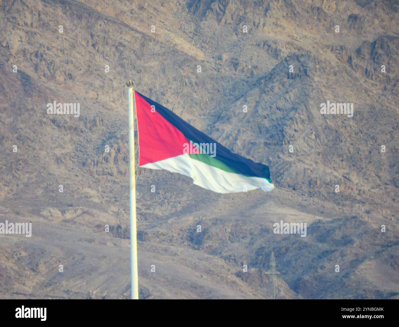 Bandiera giordana fotografata ad Aqaba, Giordania Foto Stock