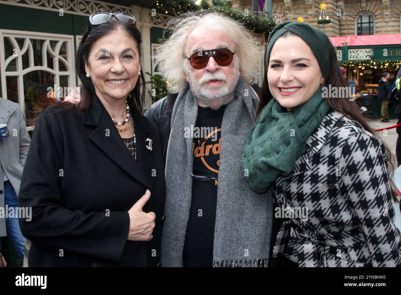 Eliana Larible Paul, Bernhard Paul und Vivian Paul bei der Eroeffnung vom Roncalli Weihnachtsmarkt AM 25.11.2024 ad Amburgo Foto Stock