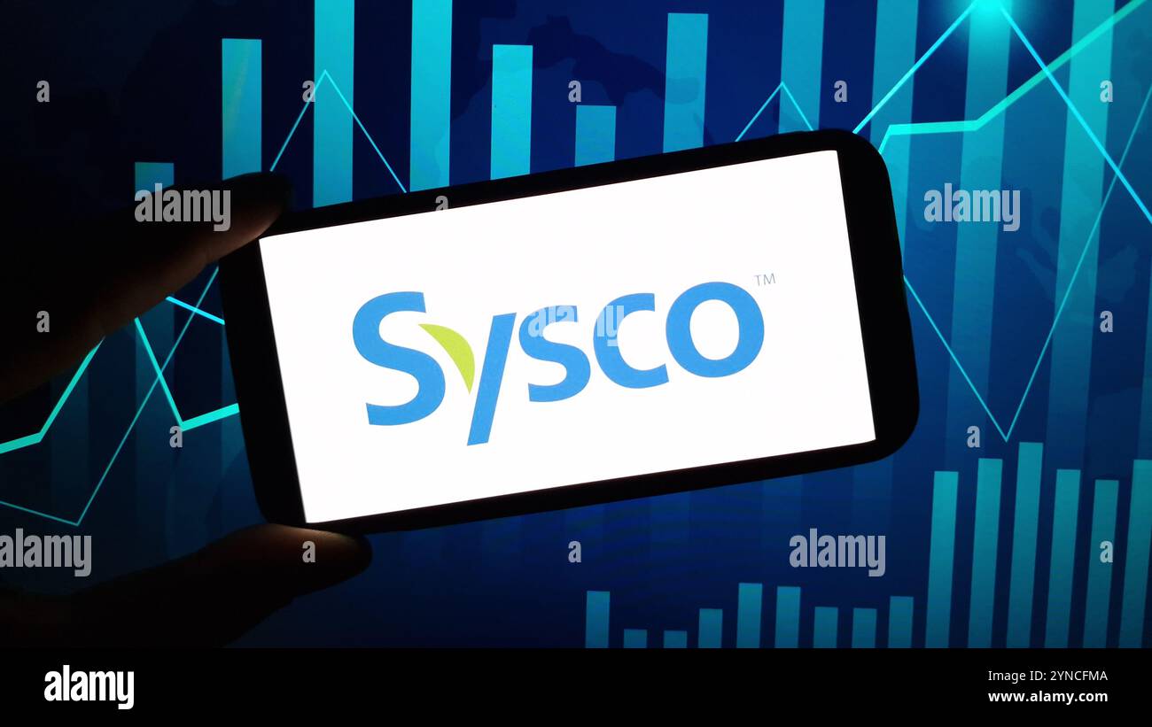 Konskie, Polonia - 24 novembre 2024: Logo aziendale Sysco visualizzato sul cellulare Foto Stock