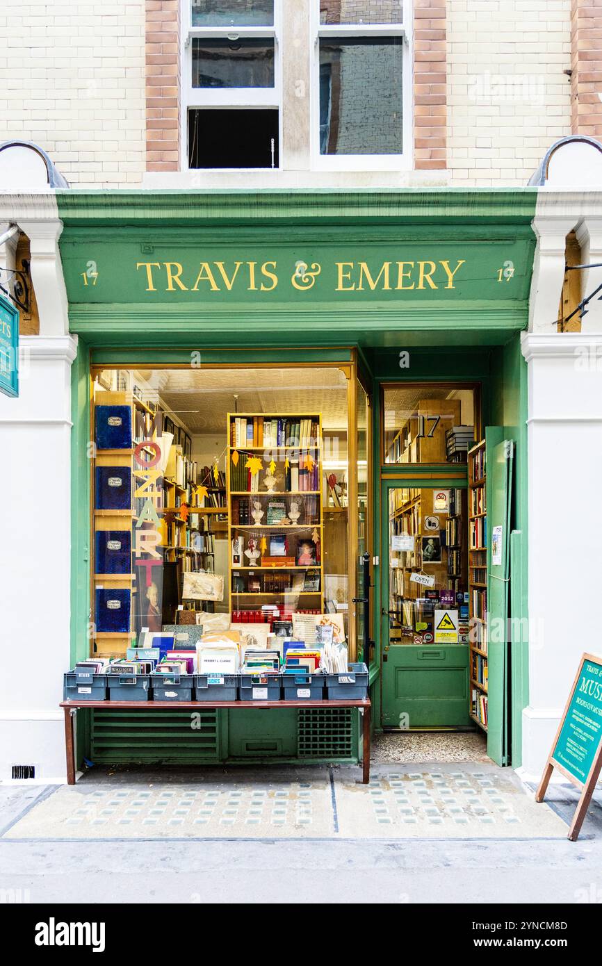 Esterno di Travis ed Emery a Cecil Court, Londra, Inghilterra Foto Stock