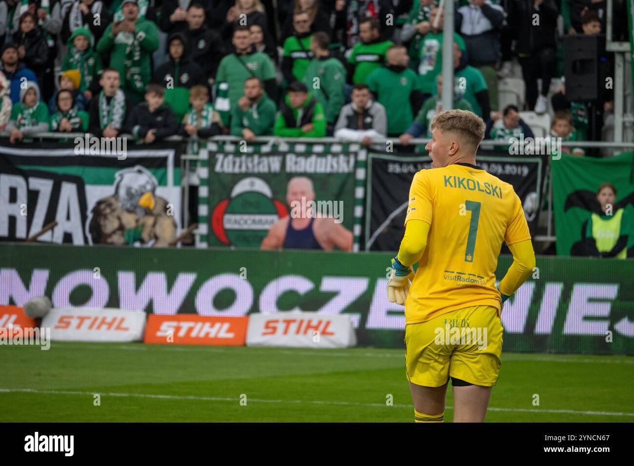 Radomiak Radom portiere Maciej Kikolski durante la partita contro Raków Częstochowa Foto Stock