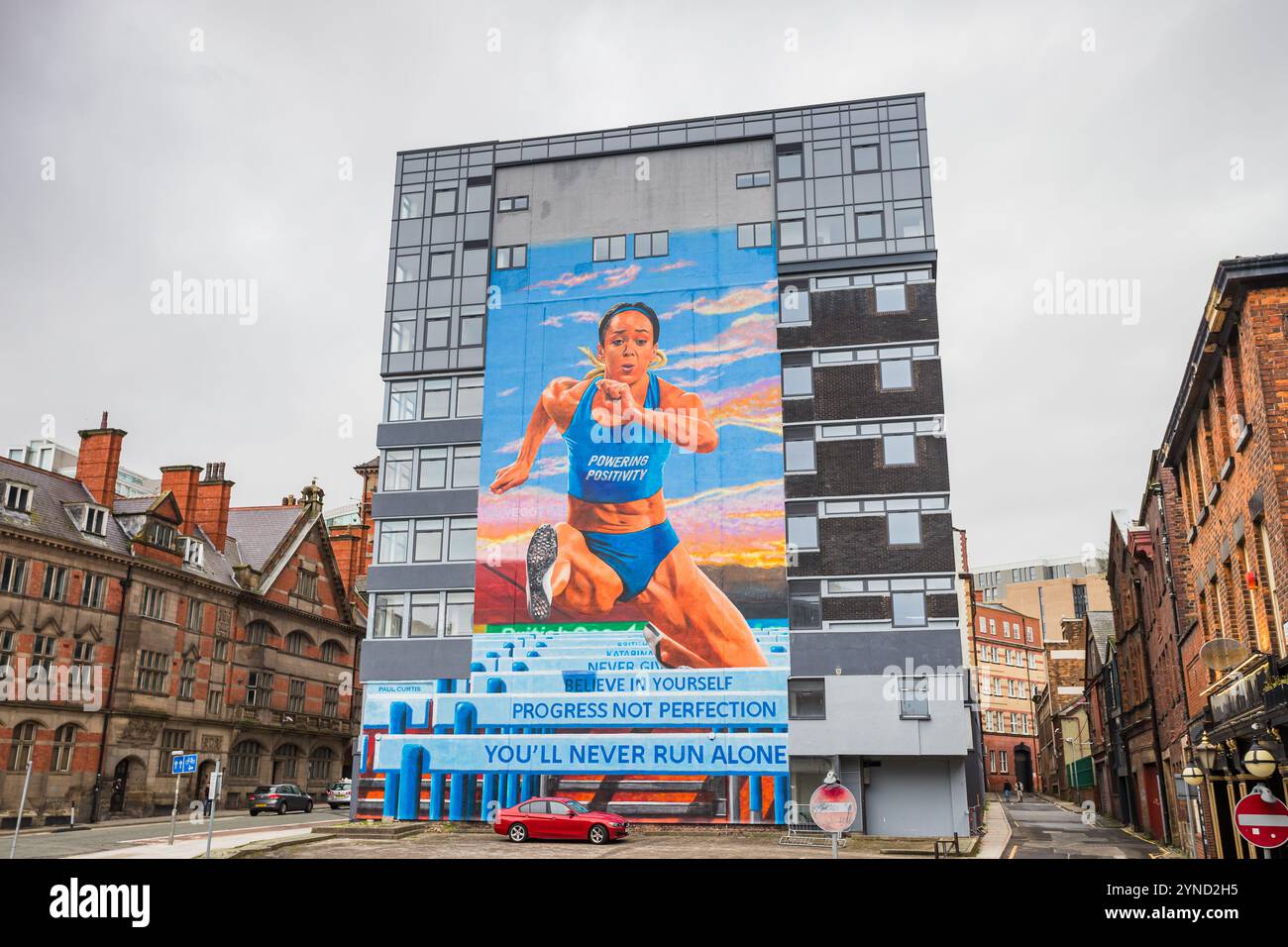 Un'immagine che riempie la cornice del murale Katarina Johnson-Thompson a Liverpool, Merseyside, visto il 24 novembre 2024. Foto Stock