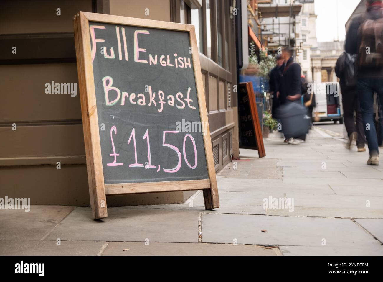 Regno Unito - cartello pubblicitario colazione inglese completa. Una colazione tradizionale a base di piatti cucinati Foto Stock
