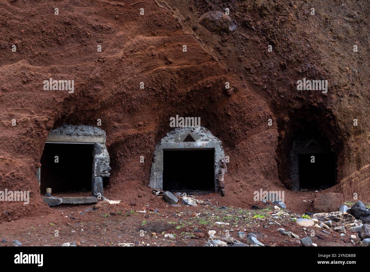 Il porto peschereccio di Porto Afonso si trova in una piccola baia sull'isola di Graciosa, nelle Azzorre, protetta da un vulcano vulcanico alto circa 100 metri Foto Stock
