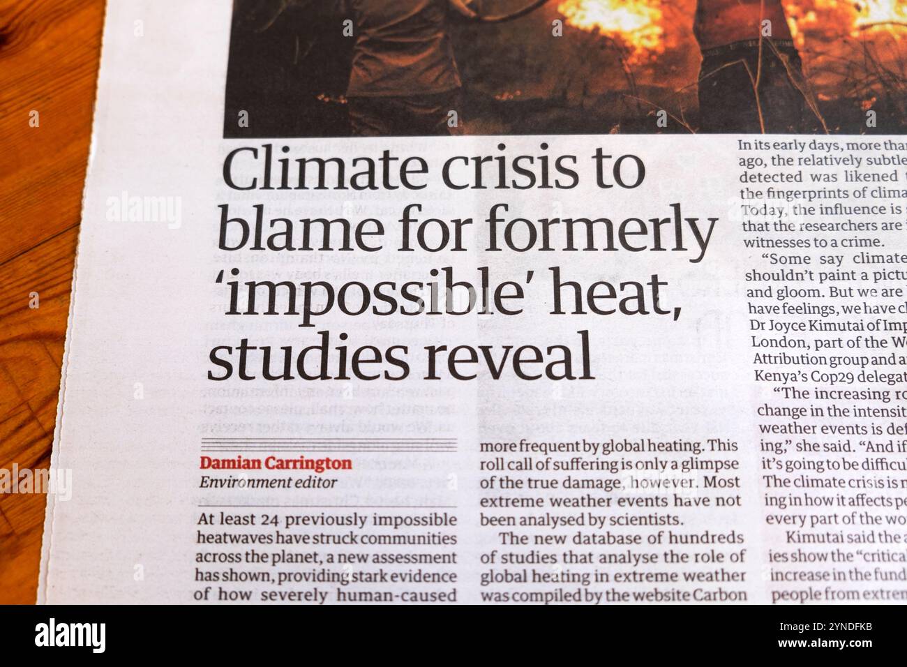 "Crisi climatica da incolpare per il calore precedentemente "impossibile", gli studi rivelano" articolo del quotidiano Guardian 18 novembre 2024 Londra Gran Bretagna Regno Unito Foto Stock