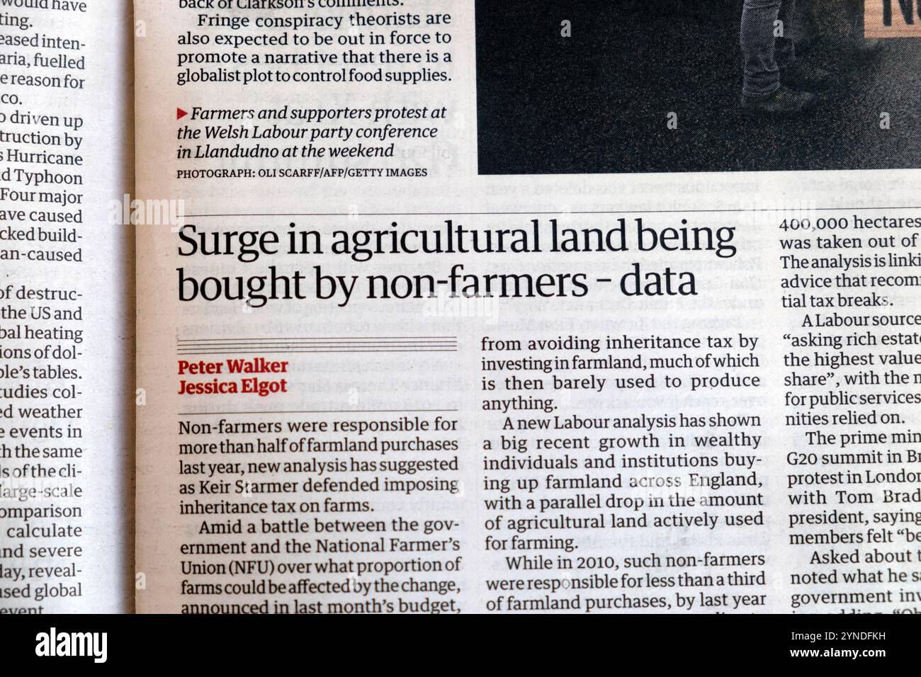 "Aumento dei terreni agricoli acquistati da non agricoltori - dati" titolo del quotidiano Guardian imposta sulle successioni nelle aziende agricole articolo 18 novembre 2024 Londra Foto Stock
