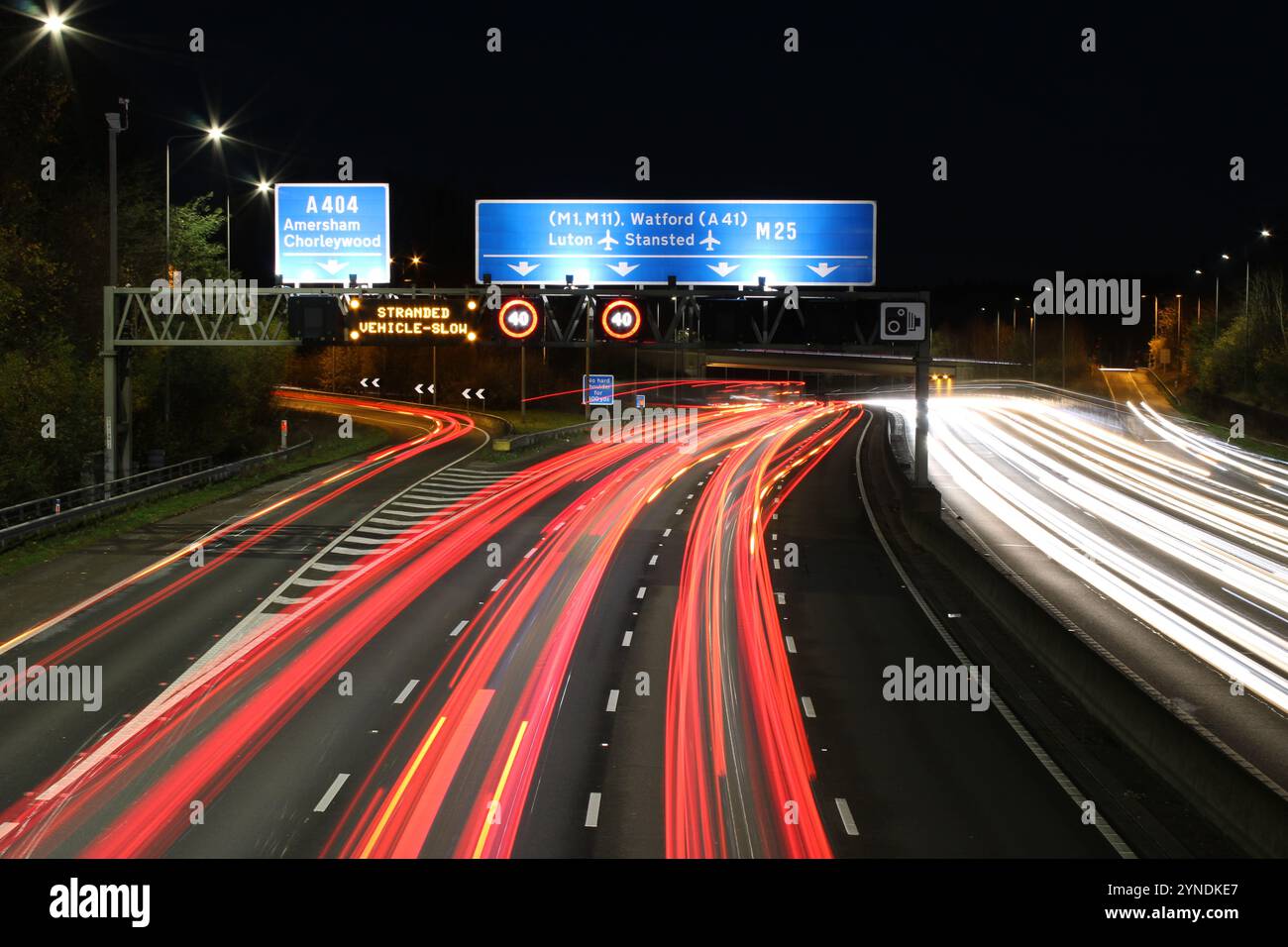 Ora di corsa serale sulla M25 Orbital Motorway by Rickmansworth Foto Stock