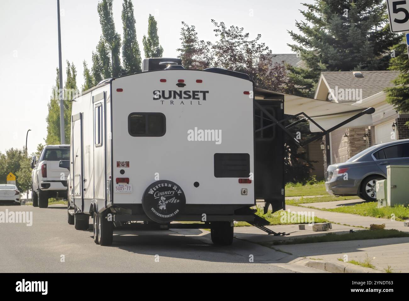 Calgary, Alberta, Canada. 28 luglio 2023. Un crocevia del Sunset Trail camper e camper Foto Stock