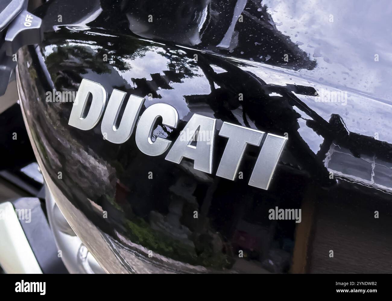 Shiga, Giappone. 11 novembre 2023. Un cartello Ducati su una motocicletta Foto Stock