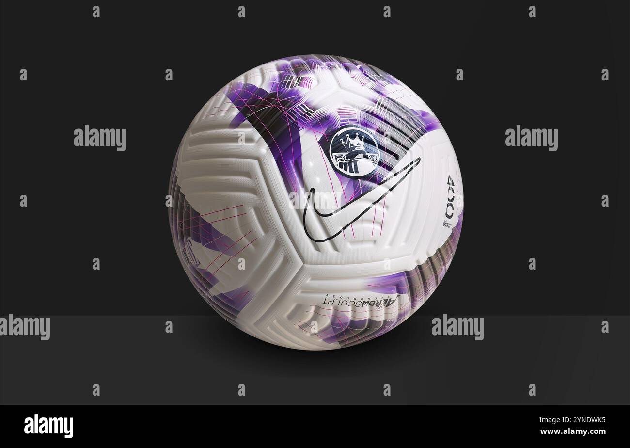 Manchester, Regno Unito. 17 luglio 2024. Un pallone da calcio Premier League Flight Football Foto Stock