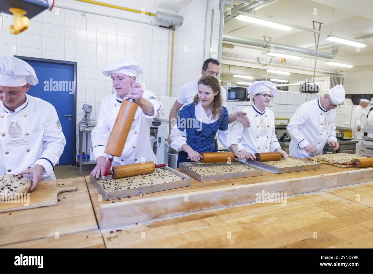 Lo Schutzverband Dresdner Stollen e. V. sta iniziando i preparativi intensivi per lo Stollen Festival di quest'anno questo fine settimana. Ancora una volta quest'anno, la S Foto Stock