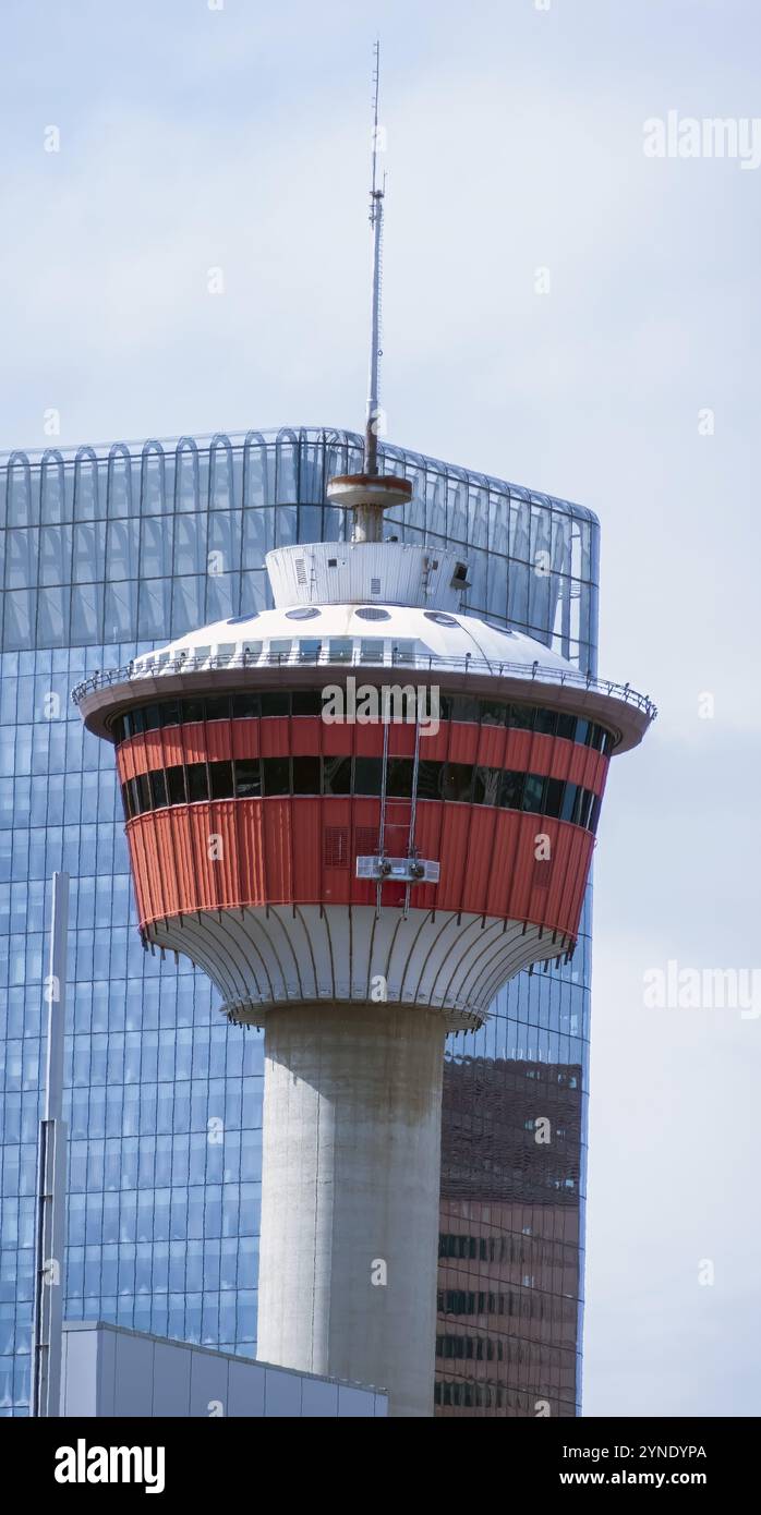 Calgary, Alberta, Canada. 25 maggio 2024. La cima dell'edificio della Calgary Tower Foto Stock