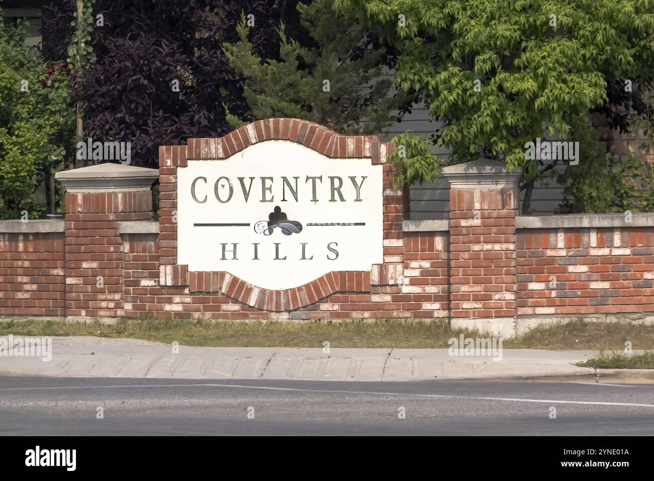 Calgary, Alberta, Canada. 13 agosto 2023. Un cartello di benvenuto per Coventry Hills, un quartiere a Calgary, Alberta Foto Stock