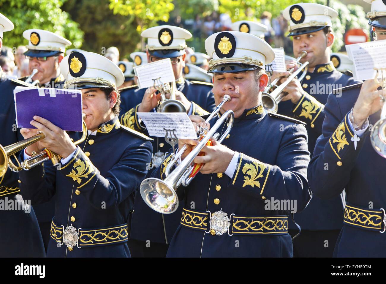 Una band con musica di ottoni ad un evento. Trombe e musica. Austria Foto Stock