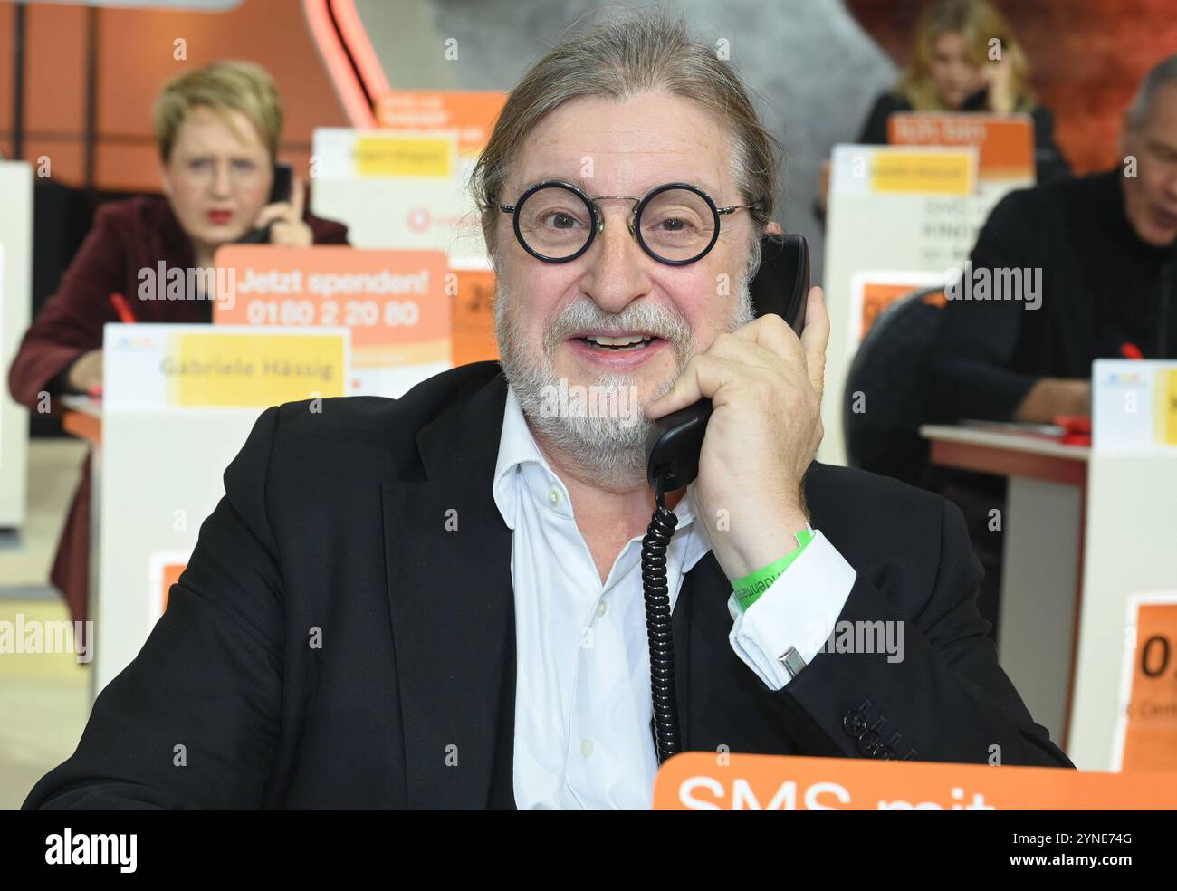 Dirk Iserlohe CEO. Chief Executive Officer der HONESTIS AG und Aufsichtsrat der Dorint GmbH nimmt AM 29. RTL Spendenmarathon wir helfen Kindern 2024 teil *** Dirk Iserlohe Amministratore delegato di HONESTIS AG e membro del Consiglio di vigilanza di Dorint GmbH partecipa al 29 RTL Spendenmarathon wir helfen Kindern 2024 Foto Stock