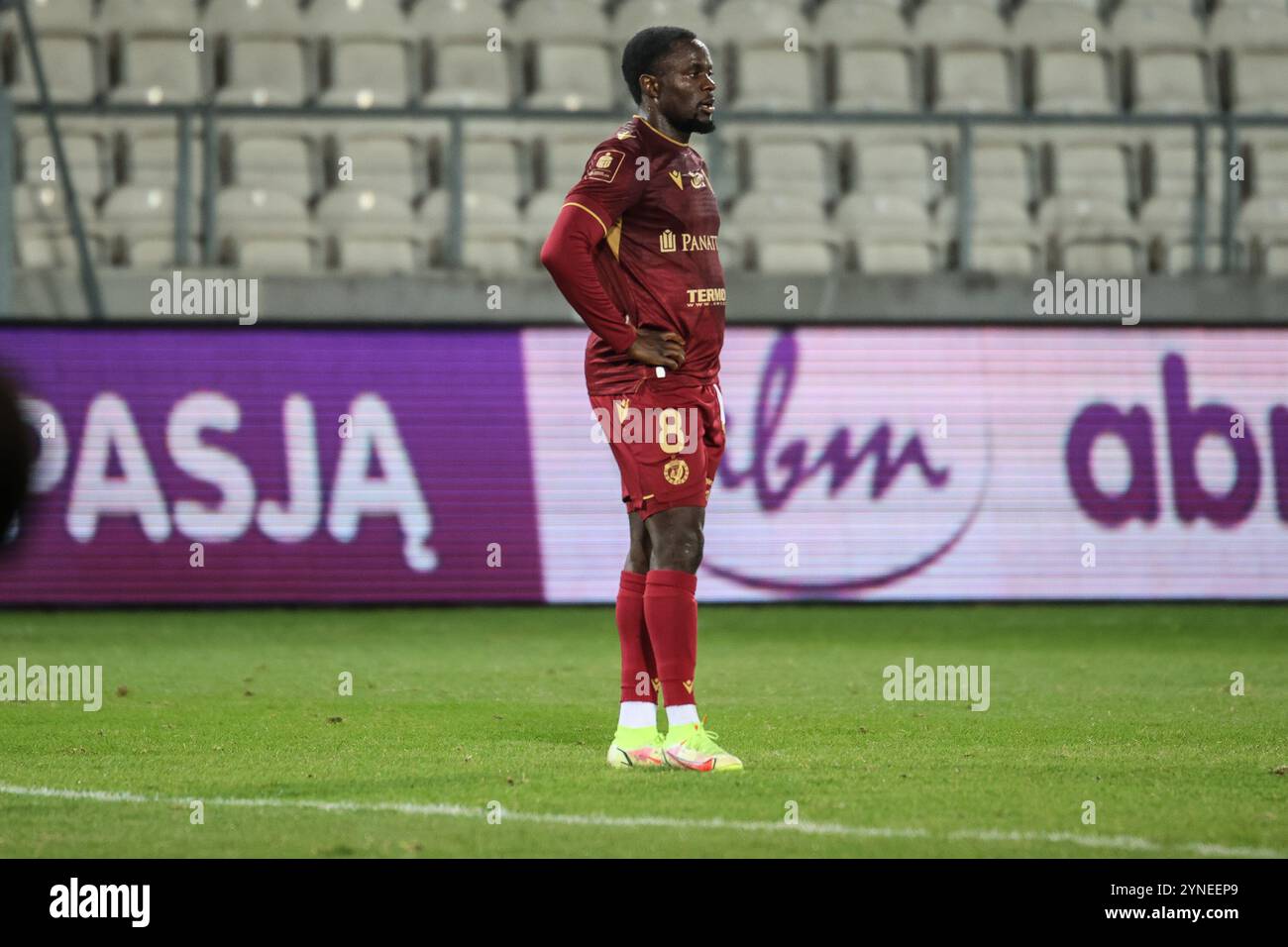 Cracovia, Polonia. 25 novembre 2024. Football 2024 2025 PKO BP Ekstraklasa Puszcza Niepolomice vs Widzew Lodz op: HILARY GONG crediti: Konrad Swierad/Alamy Live News Foto Stock