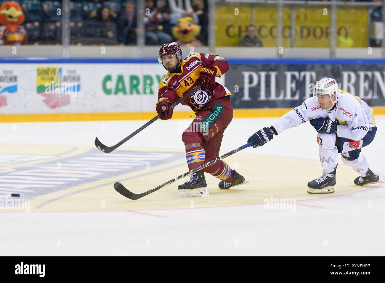 Ginevra, Svizzera. 25 novembre 2024. Ginevra, Svizzera, novembre 25 2024 : Michael Spacek (43 Geneve Servette HC) segna il gol d'oro durante la partita di Lega Nazionale tra Geneve Servette HC e HC Ambri-Piotta a Les Vernets a Ginevra, Svizzera (Giuseppe Velletri/SPP) crediti: SPP Sport Press Photo. /Alamy Live News Foto Stock