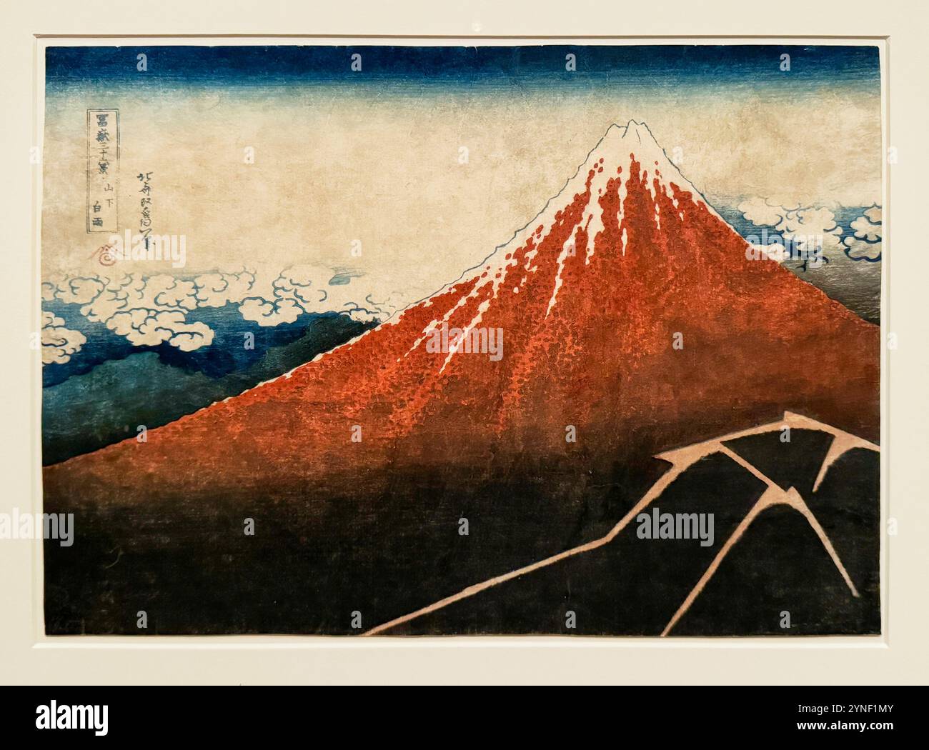 Fuji in Clear Weather di Katsushika Hokusai. Monte Fuji rosso con neve. Una stampa su legno giapponese alla Legion d'Onore di San Francisco, California. Foto Stock