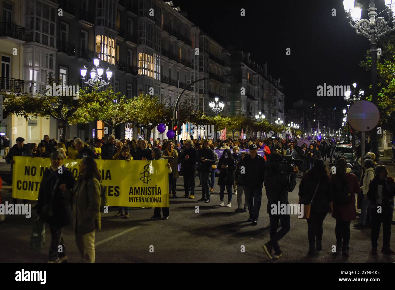 Santander, Cantabria, Spagna, 25 novembre 2024, manifestanti durante la manifestazione a Santander, Cantabria, Spagna, 25 novembre 2024, nella giornata internazionale per l'eliminazione della violenza contro le donne. Crediti: Javier Linares Misioner / Alamy Live News Foto Stock