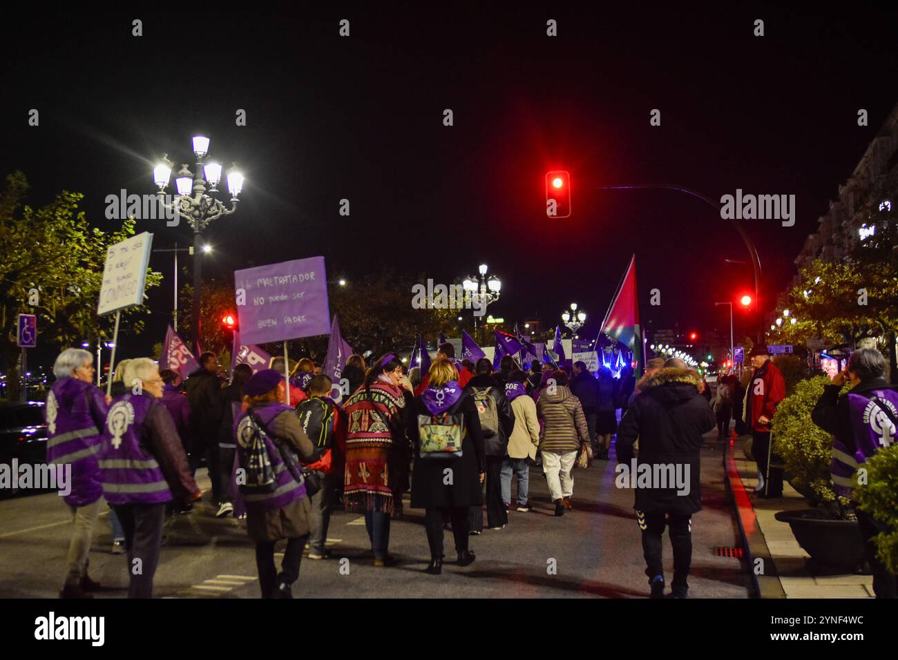 Santander, Cantabria, Spagna, 25 novembre 2024, manifestanti durante la manifestazione a Santander, Cantabria, Spagna, 25 novembre 2024, nella giornata internazionale per l'eliminazione della violenza contro le donne. Crediti: Javier Linares Misioner / Alamy Live News Foto Stock