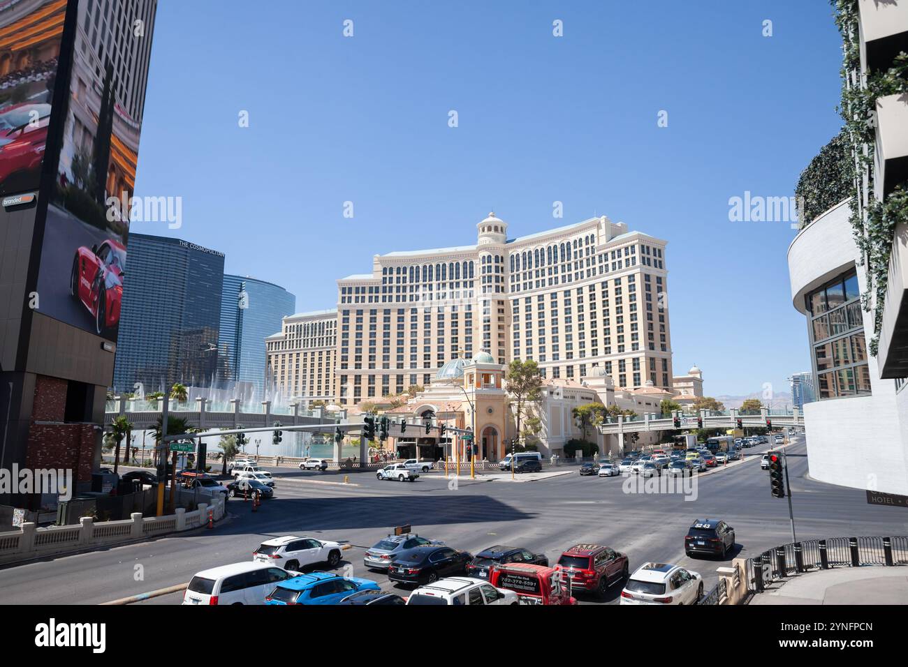 LAS VEGAS - 21 AGOSTO 2024: Hotel e casinò Bellagio con traffico pesante sulla Las Vegas Strip. Il Bellagio Hotel & Casino e' una delle principali localita' turistiche di Las Foto Stock