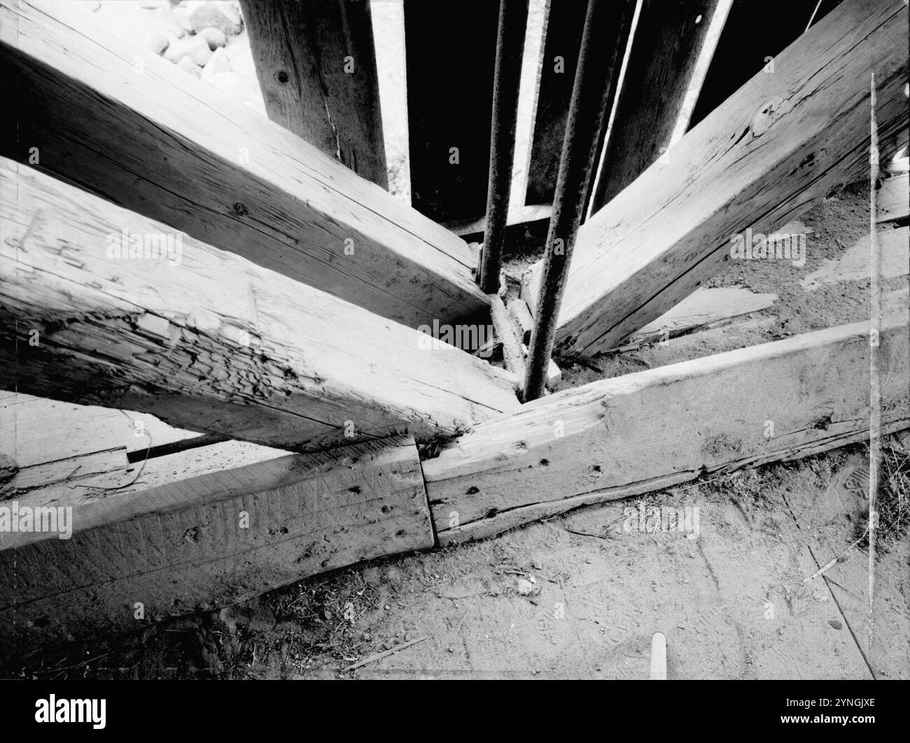 Giunto del pattino in ghisa che mantiene gli elementi di compressione e tensione - Ponte coperto da ghiaia. Foto Stock