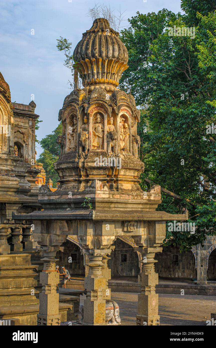 06 05 2014 Shree Kshetra Sangam Mahuli e Kshetra Mahuli sono due templi situati alla confluenza dei fiumi Krishna e Venna a Satara Maharashtra Foto Stock