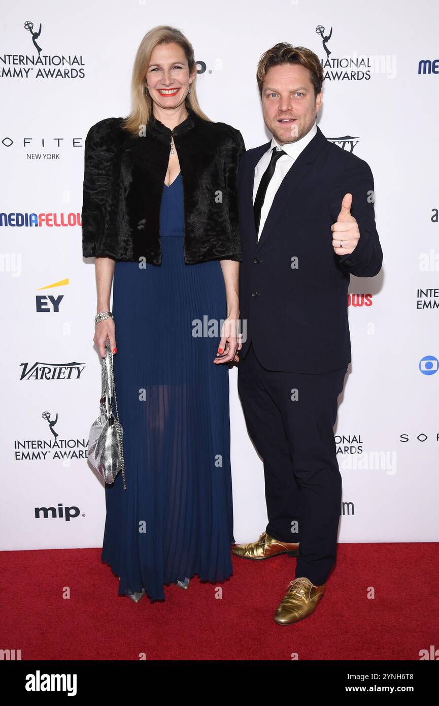 New York, Stati Uniti. 25 novembre 2024. (L-R) Lucy Montgomery e Rhys Thomas partecipano al 52° International Emmy Awards al New York Hilton, New York, NY, 25 novembre 2024. (Foto di Anthony Behar/Sipa USA) credito: SIPA USA/Alamy Live News Foto Stock