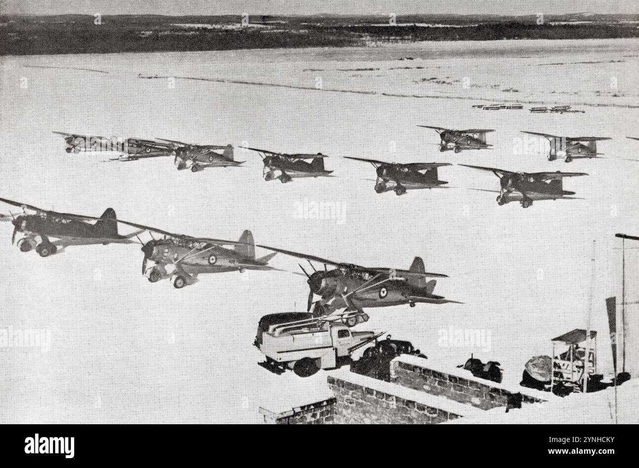 Il Canadian Empire Air Training Scheme, Lysanders redatto su un campo d'aviazione innevato, la seconda guerra mondiale. Da Wings of War, pubblicato nel 1942. Foto Stock