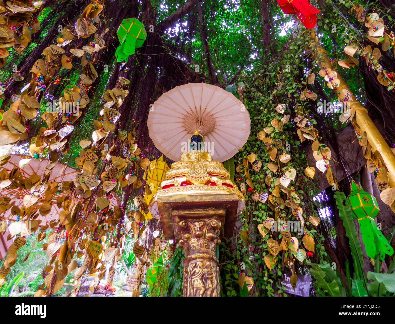 Bangkok, Thailandia - 16 gennaio 2020: Scultura di Buddha vicino al Wat Saket (o Monte dorato). Foto Stock