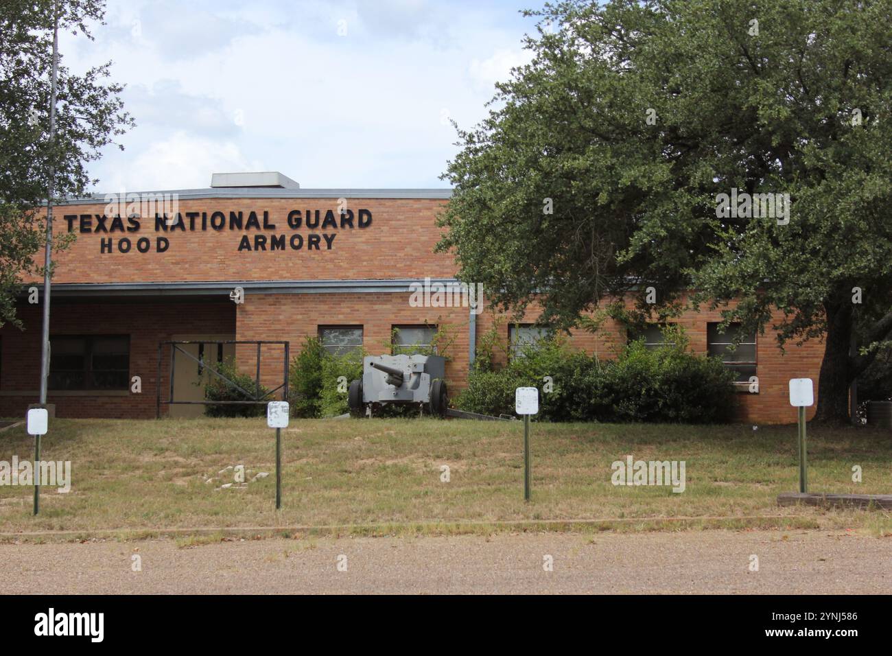 Tyler, Texas - 28 agosto 2024: Armeria abbandonata della Guardia Nazionale del Texas situata a Tyler Texas Foto Stock