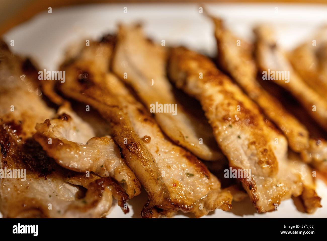 Primo piano di strisce di pollo alla griglia Foto Stock