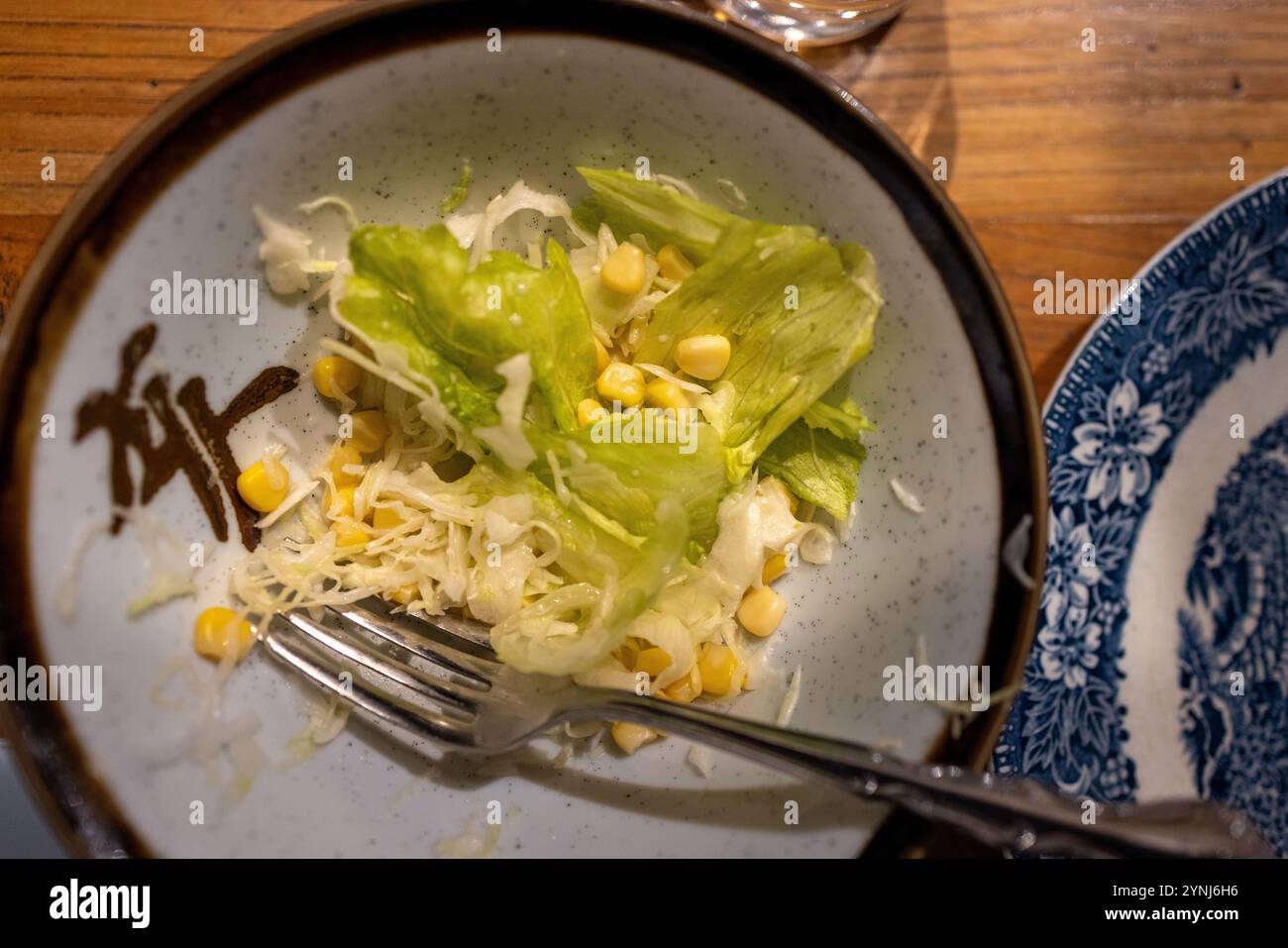 Semplice insalata di mais e lattuga Foto Stock