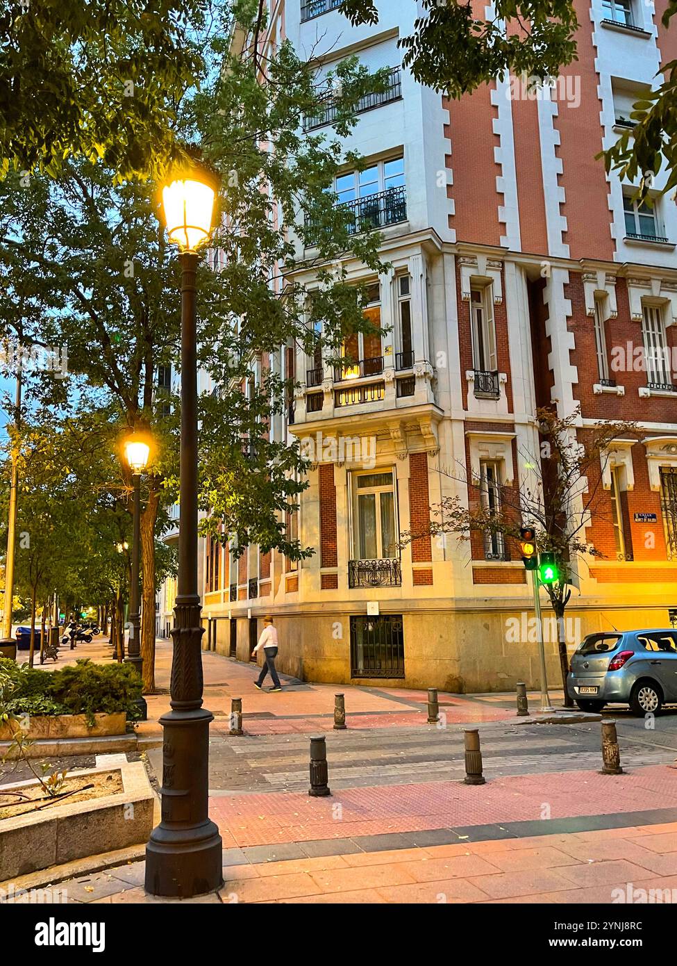 Jose Ortega y Gasset Street, vista notturna. Madrid, Spagna. Foto Stock