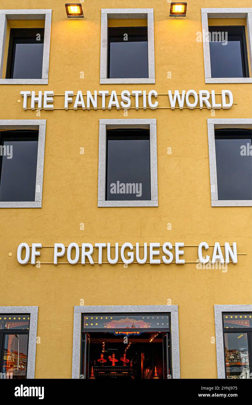 Porto, Portogallo - 17 luglio 2024: Facciata e ingresso dell'edificio "The Fantastic World of Portuguese CAN." Foto Stock