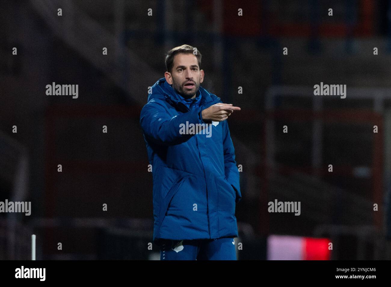 Theodoros Dedes (TSG Hoffenheim, Trainer) gestikuliert, GER, VfL Bochum vs TSG 1899 Hoffenheim, Fussball Frauen DFB Pokal, Achtelfinale, Saison 2024/2025, 22.11.2024 DFB vietano qualsiasi uso di fotografie come sequenze di immagini e/o quasi-video foto: Eibner-PresseMichael Memmler Foto Stock