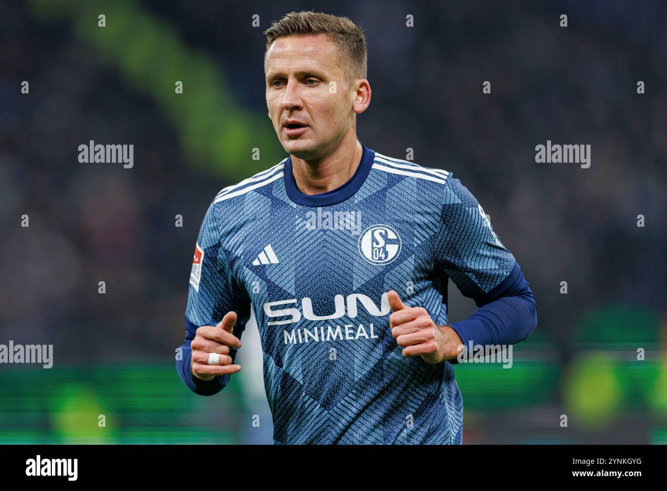 firo : 23.11.2024, calcio, calcio, 2. Campionato, 2. Bundesliga, stagione 2024/2025, HSV Hamburg Hamburg Hamburg - Schalke 04 Paul Seguin (FC Schalke 04) mezza figura, Foto Stock