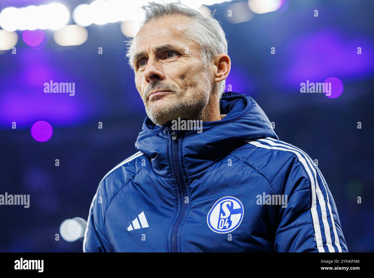 Firo: 23.11.2024, calcio, calcio, 2a lega, 2a Bundesliga, stagione 2024/2025, HSV Hamburg Hamburg Hamburg - Schalke 04 allenatore Kees van Wonderen (FC Schalke 04) ritratto, Foto Stock